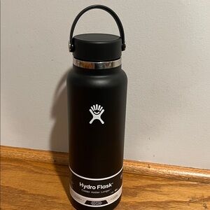 Hydro Flask Matte Black Bottle